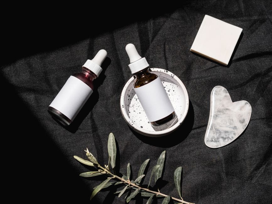 Retinol pro začátečníky: jak ho zařadit a nezničit si pleť